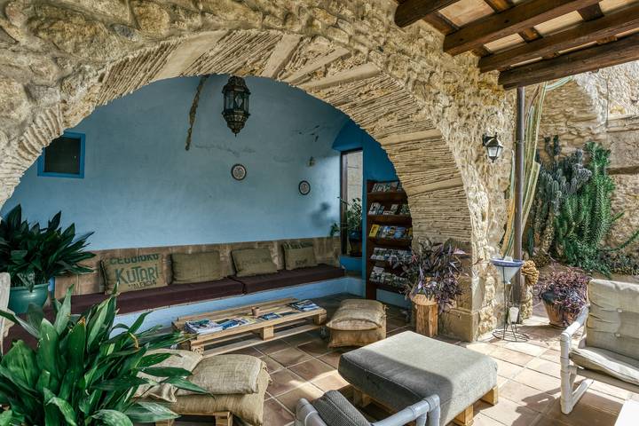 Casa rural 'El Rebost Rural De Can Gat Vell' con piscina compartida, Wi-Fi y aire acondicionado. in Llampaies, Saus