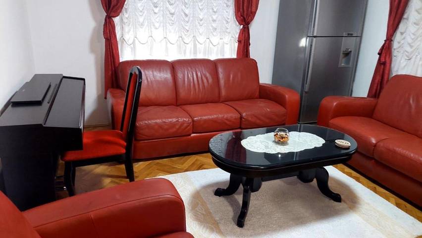 Gîte pour 6 personnes, avec jacuzzi et terrasse dans Kursumlija