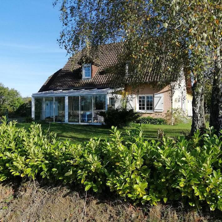 Gîte pour 2 personnes, avec terrasse ainsi que vue et jardin dans Denguin