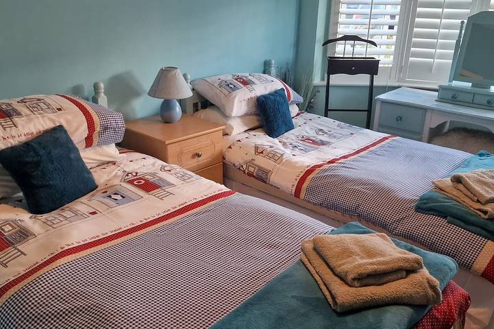Beach house 200m to beach.Stylish, Modern Sleeps 6. Suit Summer or Winter break in Mablethorpe, Lincolnshire