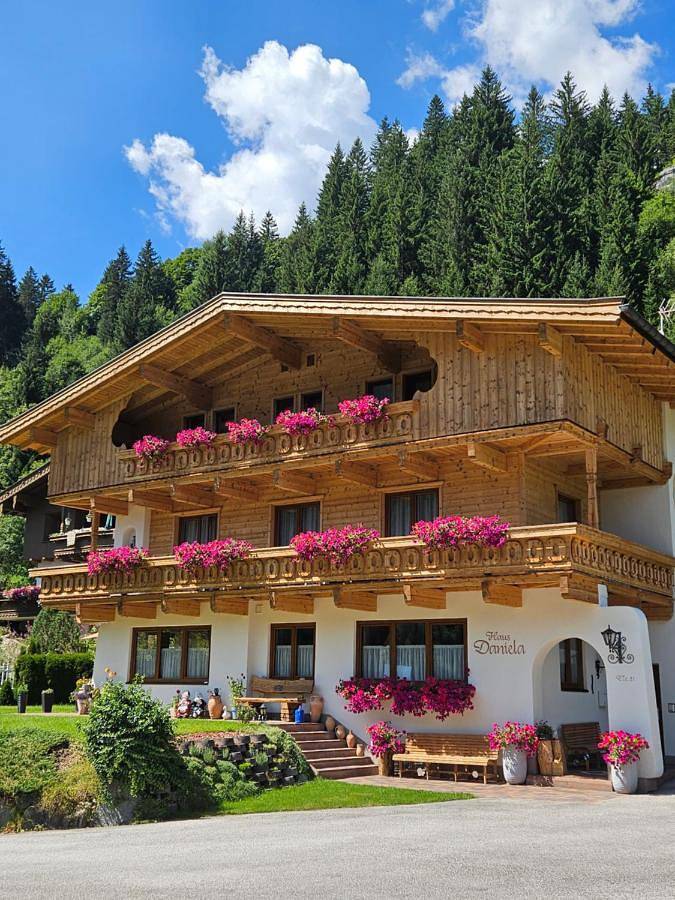 Ferienwohnung für 4 Personen, mit Garten und Ausblick in Gerlos - 2