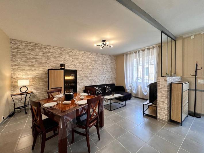 Location de vacances pour 5 personnes, avec terrasse à Parigné-le-Pôlin