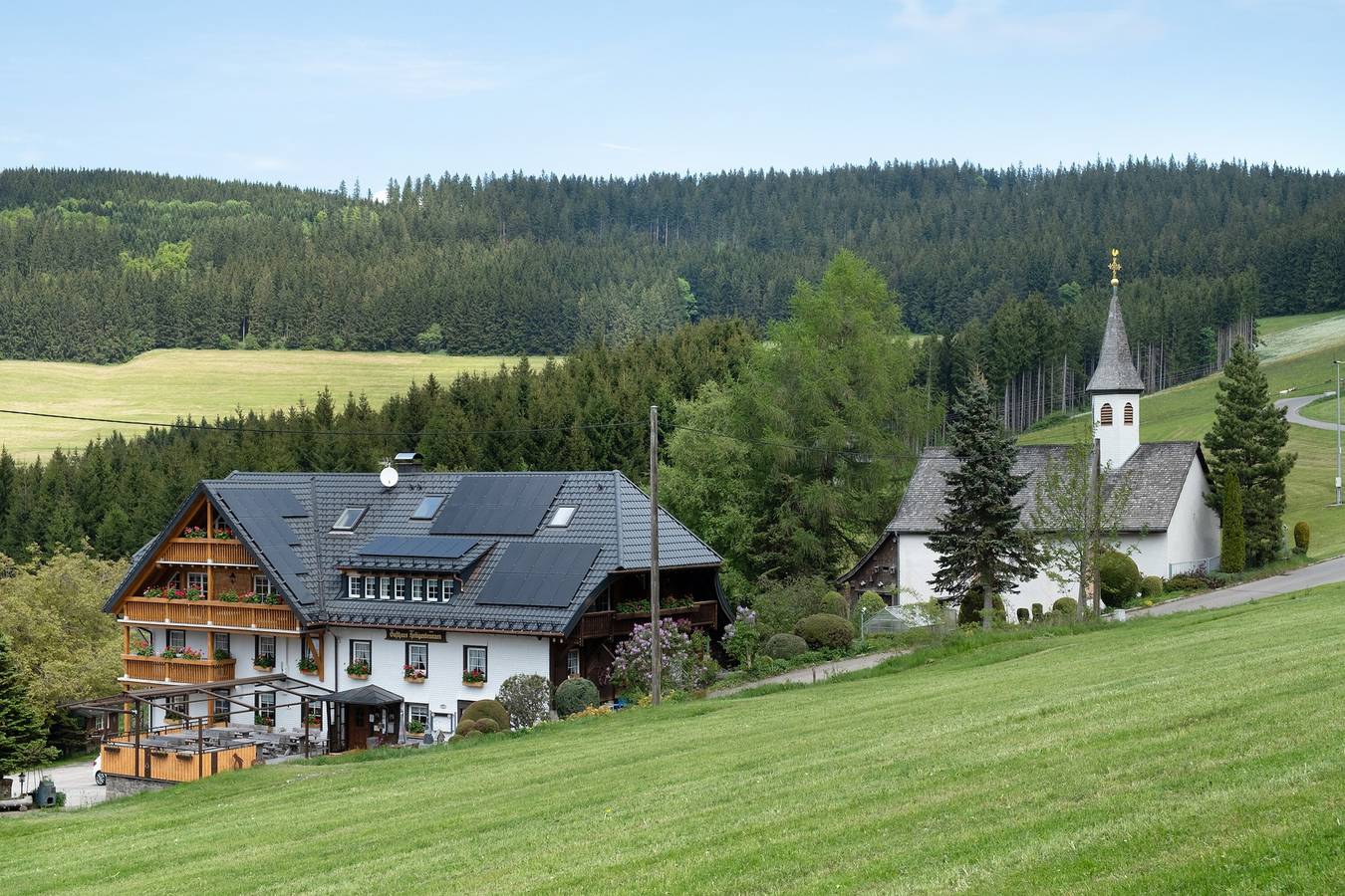 Ganze Wohnung, Ferienwohnung 'Nord' mit Bergblick, Gemeinschaftsterrasse und Wi-Fi in Titisee-Neustadt, Südschwarzwald