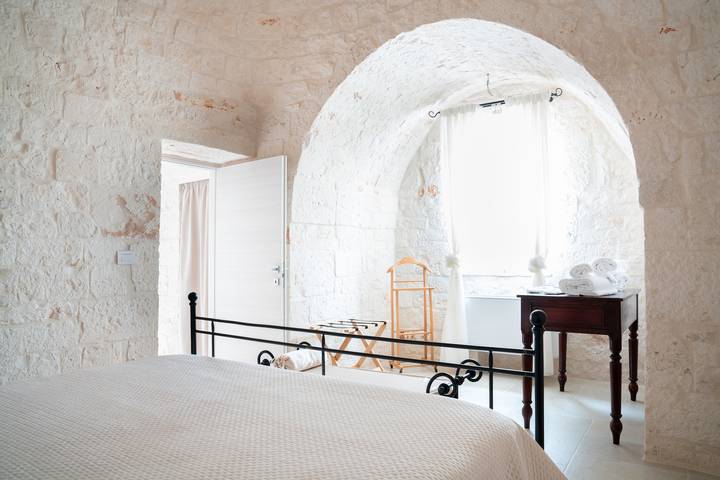 Trullo with Private Garden, Wi-Fi and Air Conditioning in Martina Franca, Bari Province