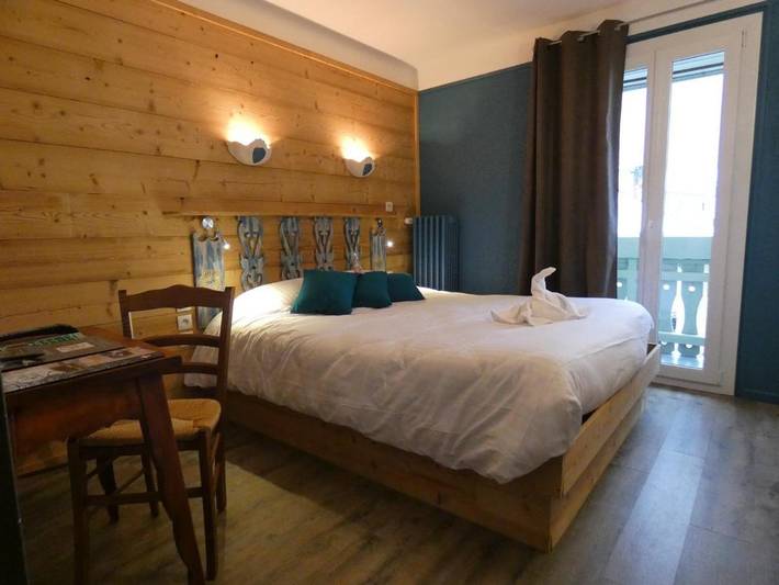 Hôtel pour 2 personnes, avec terrasse dans Office De Tourisme De Pole De Thones Val Sulens - 2