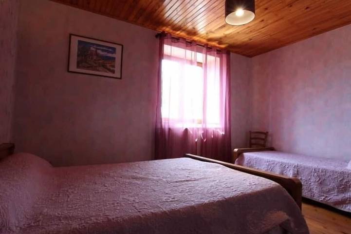 Gîte pour 5 personnes, avec Jardin à Jullianges - 2