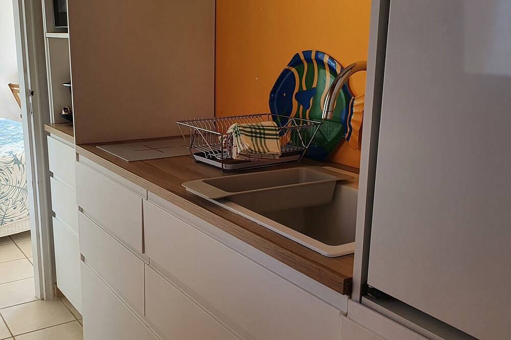Appartement entier, Studio dans villa avec grande terrasse et merveilleuse vue mer. 400m de la mer in Sagone, Vico