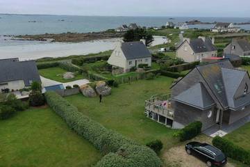 Gîte pour 6 personnes, avec terrasse et jardin dans Plage de Neiz Vran