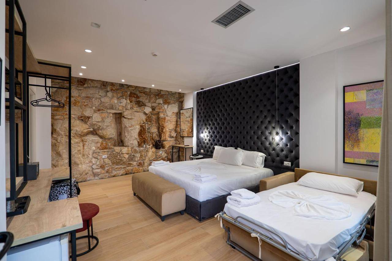 Deluxe Double Room with Balcony and Sea View in Saranda, Vlorë