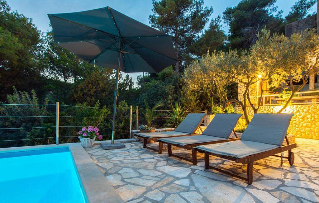 Villa with Private Pool in Rukavac, Split-Dalmatien