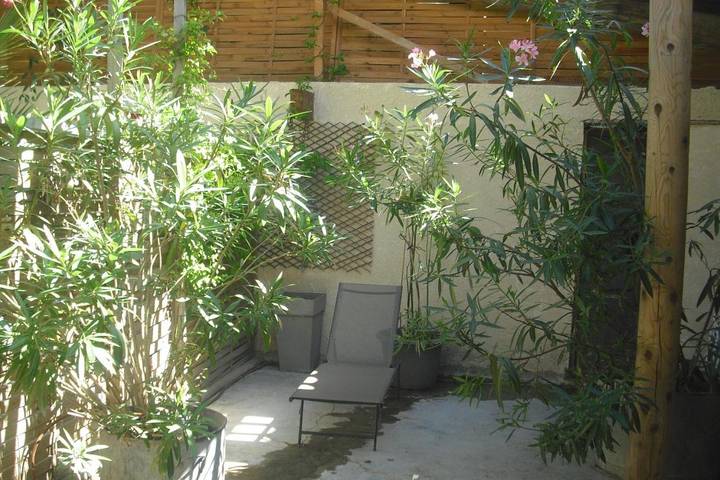 Appartement de vacances pour 2 personnes, avec piscine ainsi que vue et jardin, animaux acceptés