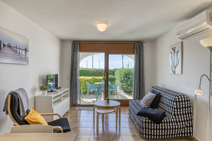 Appartement entier, Appartement 'Salins 2' avec terrasse couverte à la plage d'Empuriabrava, Wi-Fi et climatisation in Empuriabrava, Haut-Ampurdan