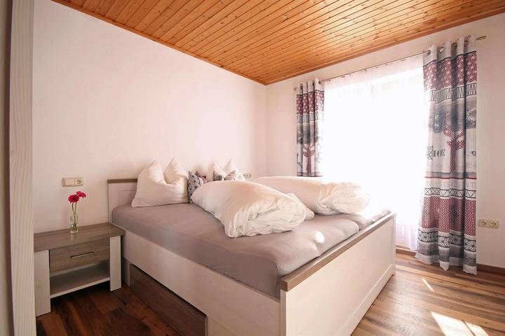 Ferienwohnung für 5 Personen, mit Balkon und Garten sowie Seeblick in Zell am See - 4