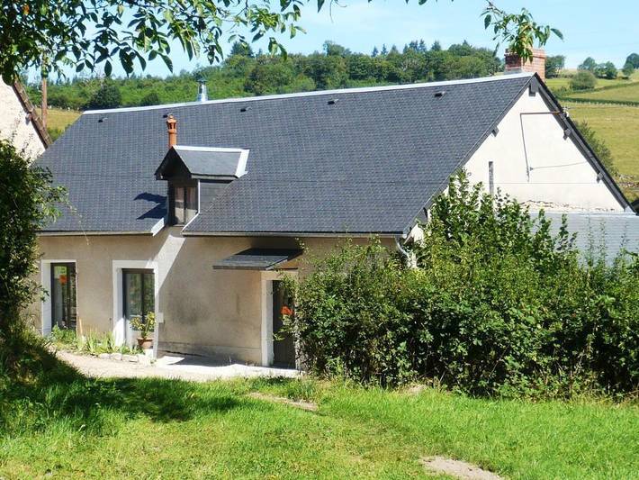 Gîte pour 6 personnes, avec Jacuzzi et Terrasse ainsi que Jardin et Sauna dans le Parc naturel régional du Morvan