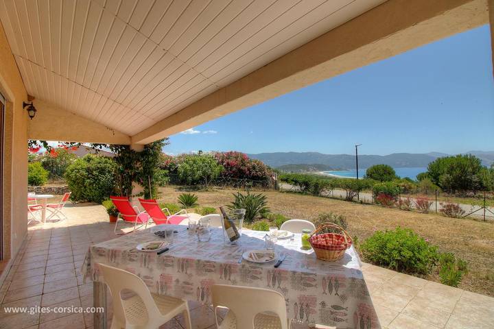 Gîte pour 8 personnes, avec Terrasse ainsi que Jardin et Vue dans Sagone