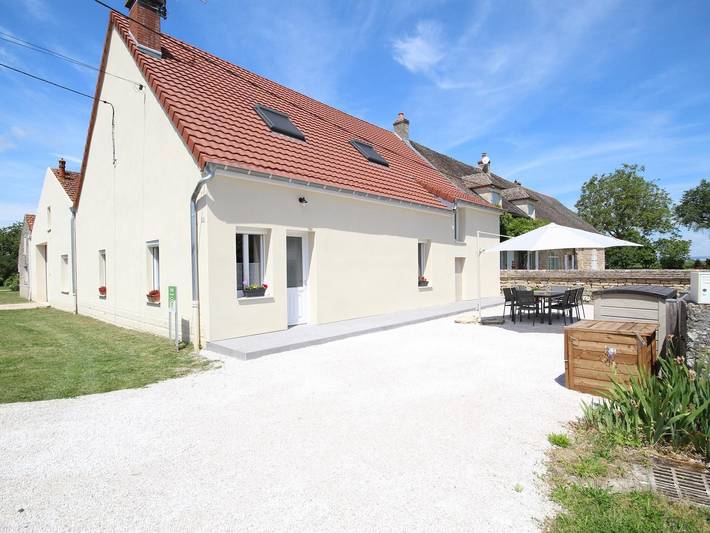 Renoviertes Haus nahe Beaune, Weinberge, 4 Schlafzimmer, Parkplatz, WLAN inklusive in Meursanges, Beaune und Umgebung