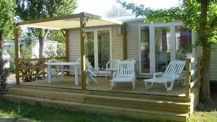 Camping pour 4 personnes, avec jardin et piscine dans Privas