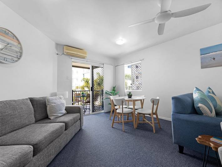 Appartement entier, 2-Bed Escape with Pool, Steps From Torquay Beach in Hervey Bay, Fraser Coast