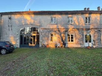 Cottage pour 2 personnes, avec jardin ainsi que terrasse et vue à Juillac-le-Coq