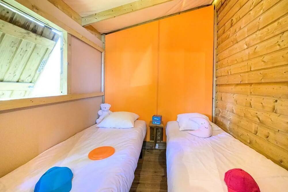 Flower Camping Les Paludiers **** - Sweetflower on pilingis Premium 43m2 (2 bedrooms) including terrace 11m2 + Tv + sheets and towels 5 people in Batz-sur-Mer, Côte d'Amour