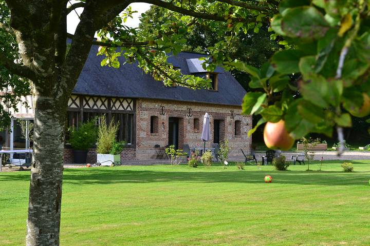 Gîte pour 7 personnes, avec terrasse et jardin