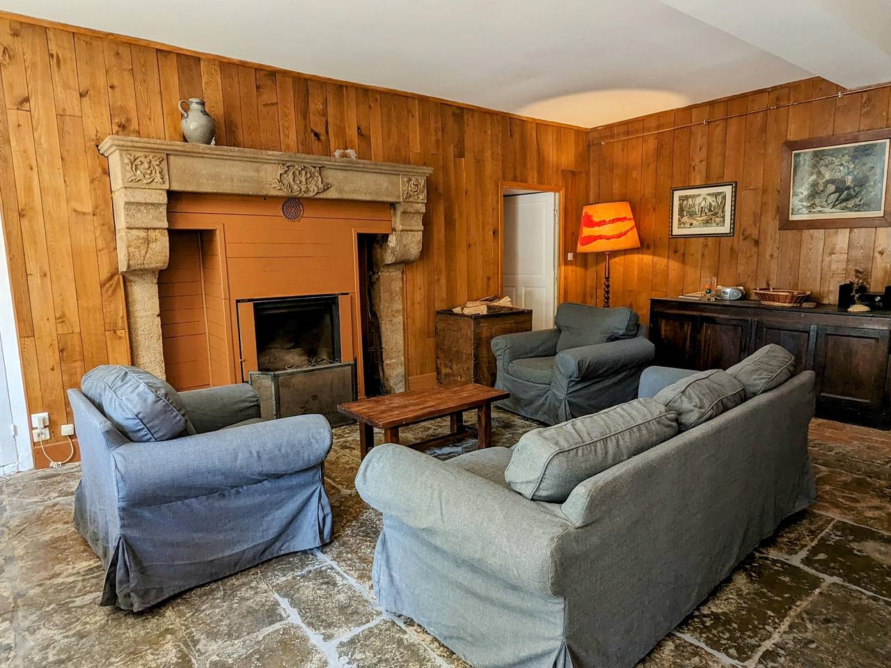 Secluded forest retreat with large house and pets allowed in Foissy, Beaune region