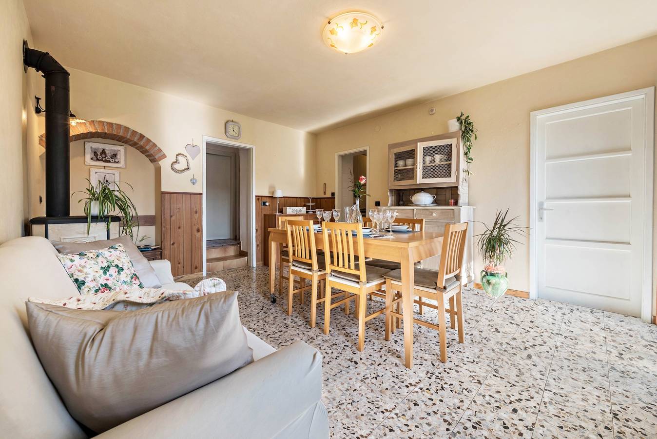 Appartamento intero, Appartamento "Casa Vacanze Voiandes" con vista sulle montagne, balcone e Wi-Fi in Voiandes, Tremosine