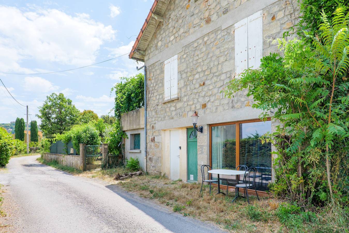 Appartement entier, Appartement 'De Charme En Ardèche' avec Jardin Privé et Wi-Fi in Aubenas, Ardèche