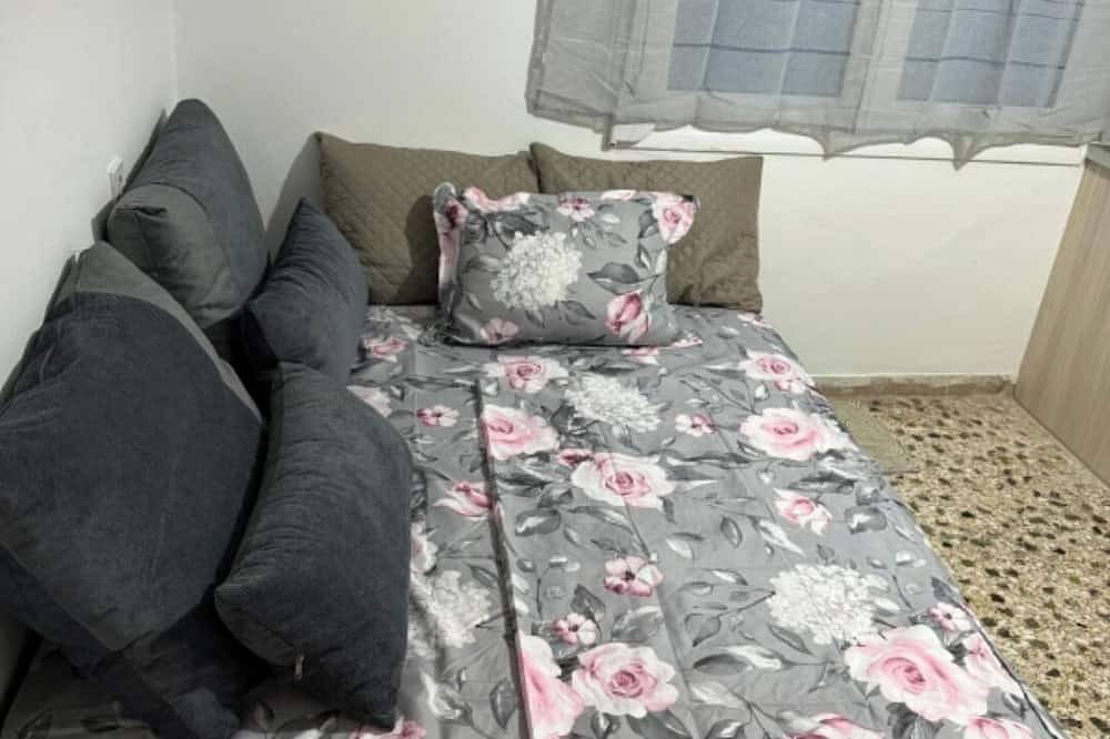 Hel lejlighed, Cozy 2-bedroom apartment in peaceful Mitilini with Wifi, Ac 1A up to 5 people in Lesbos