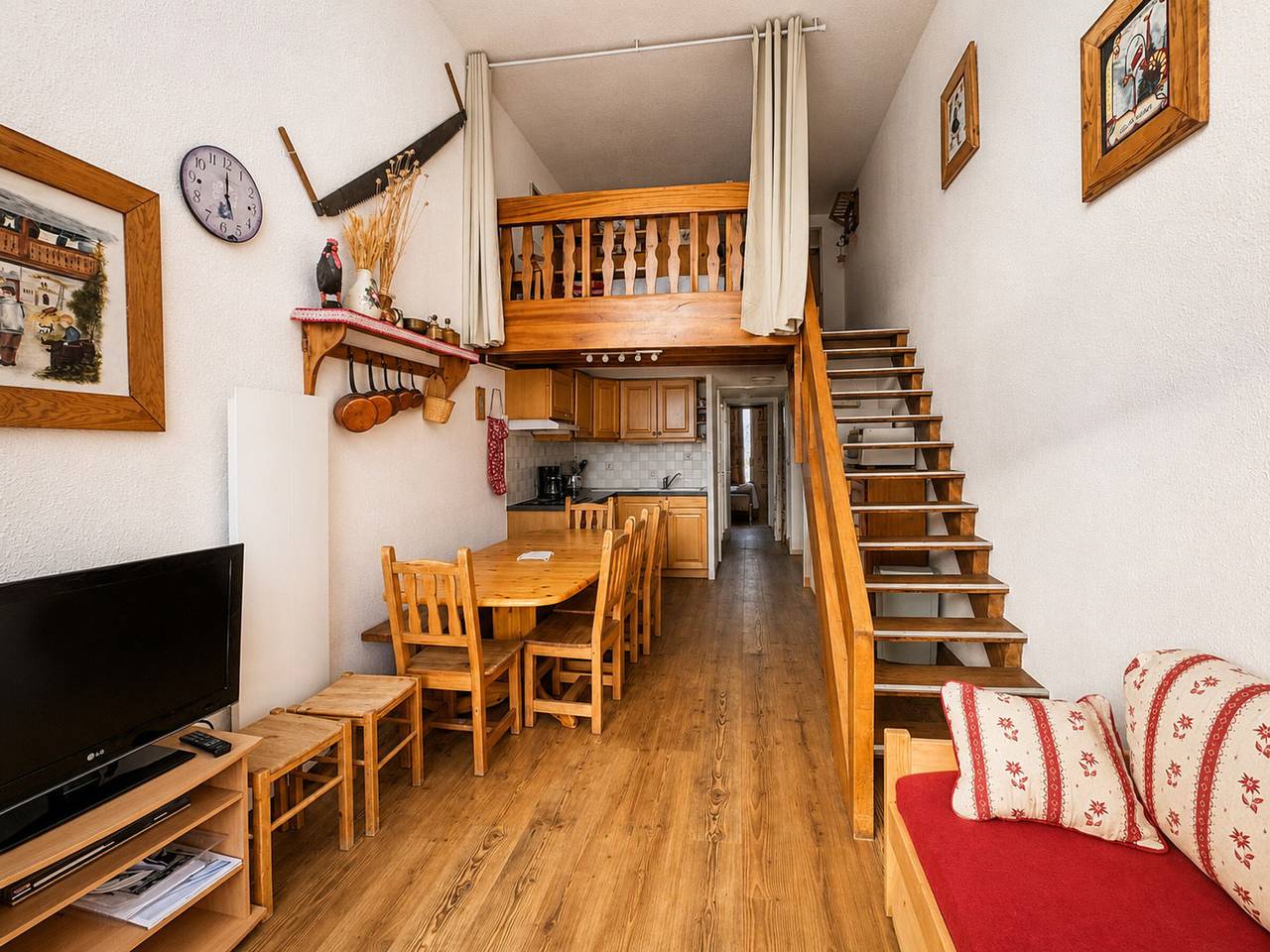 Geheel appartement, Duplex Mezzanine for 8 in Les Menuires, Practical & Comfortable in Les Menuires, Saint-Martin-de-Belleville