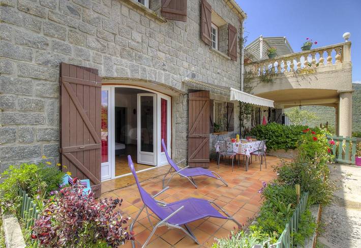 Gîte pour 4 personnes, avec Terrasse ainsi que Jardin et Vue à Ajaccio