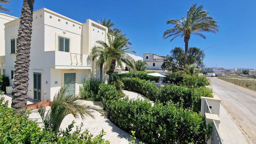 Location de vacances pour 3 personnes, avec jardin et balcon à Torre San Giovanni