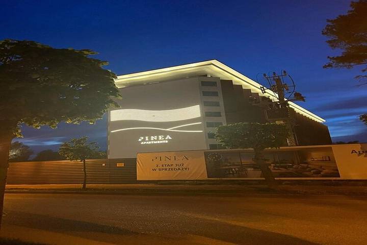 Wohnwagen für 3 Personen, mit Balkon und Kinderpool sowie Pool und Sauna, kinderfreundlich in Pobierowo - 2