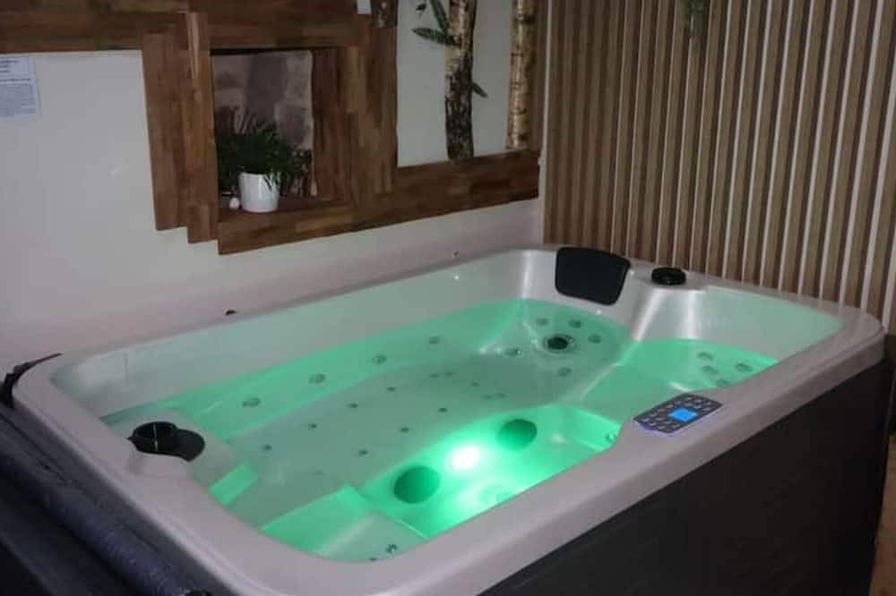 Maison Chaleureuse Avec Spa in Savigny-sous-Mâlain, Dijon und Umgebung