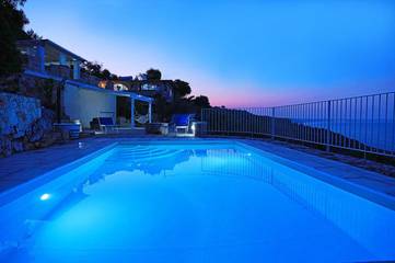 Location de vacances pour 10 personnes, avec jardin ainsi que piscine et vue à Corsano