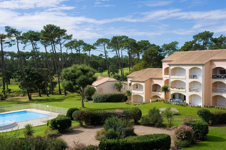 Gîte pour 6 personnes, avec Balcon et Terrasse ainsi que Jardin et Piscine dans Office De Tourisme De Moliets Et Maa