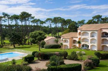 Gîte pour 6 personnes, avec balcon ainsi que jardin et piscine dans Office De Tourisme De Moliets Et Maa