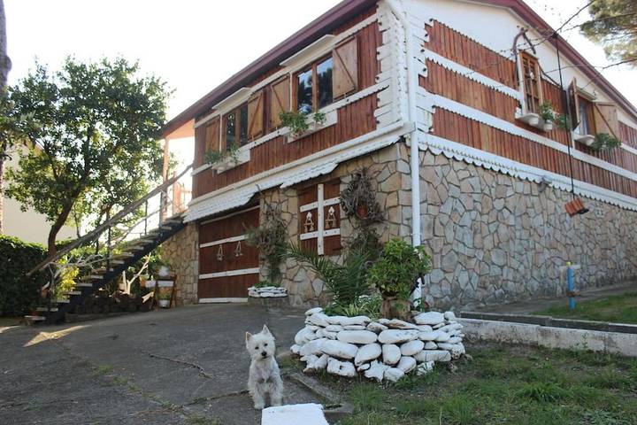 Casa de vacaciones para 6 personas, con vistas además de piscina y jardín - 1