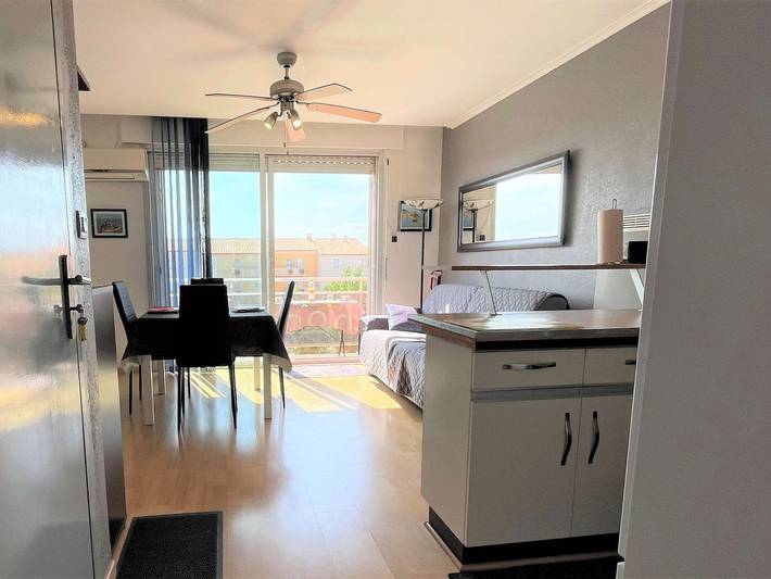 Apartamento entero, Apartamento cerca de la playa con balcón, A/C, y capacidad para 4 personas in Port-la-Nouvelle, Costa mediterránea (Francia)