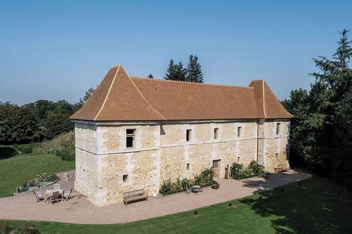 Château pour 10 personnes, avec jacuzzi et piscine, animaux acceptés en Normandie