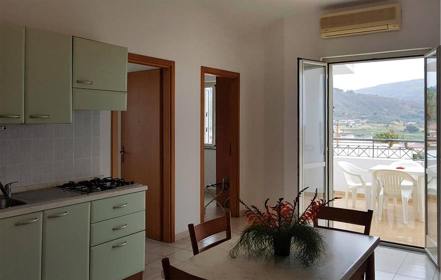 Apartamento vacacional entero, Apartamento de lujo con piscina cubierta y aparcamiento, a 900 m de la costa in Faro Capo Vaticano, Provincia de Vibo Valentia