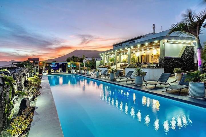Villa pour 25 personnes, avec jardin et jacuzzi - 1