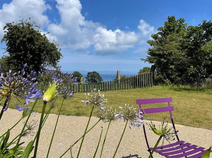 Location de vacances pour 9 personnes, avec Terrasse ainsi que Jardin et Vue à Éculleville