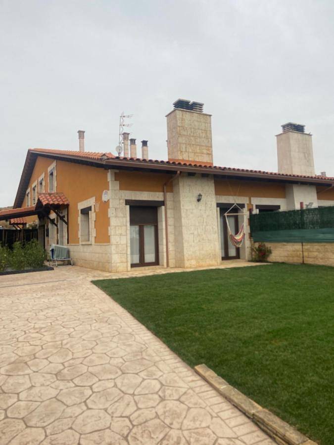 Casa de vacaciones para 10 personas, con terraza además de vistas y jardín, Se admiten mascotas - 1