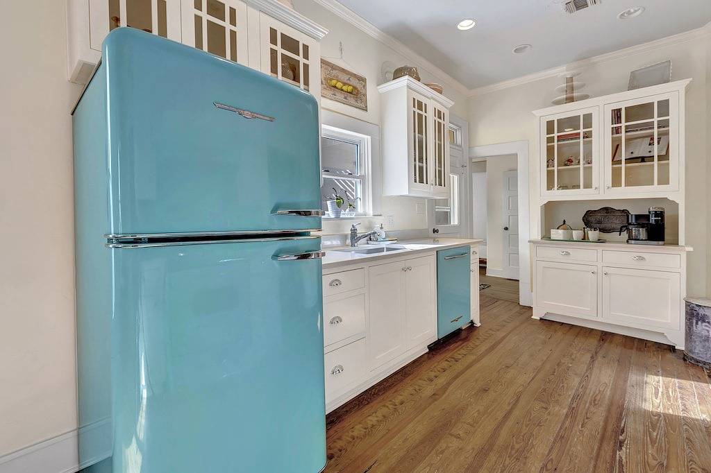 “Henry’s Haus” | Walk to Main | Pet Friendly! in Gillespie County