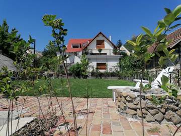 Gîte pour 2 personnes, avec jardin à Szigliget