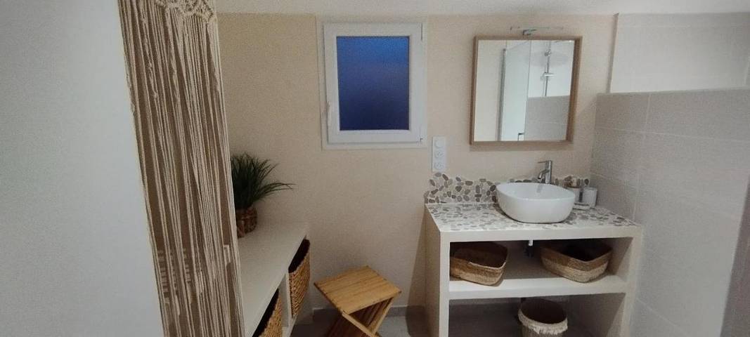 Maison d’hôte pour 2 personnes, avec terrasse et jardin à Saint-Laurent-d'Aigouze - 3