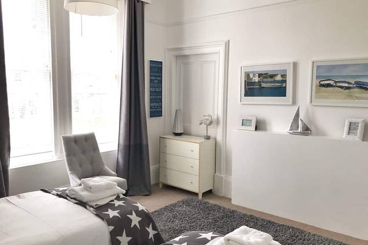 Ganze Wohnung, Geräumiges Upper Villa Apartment in der Nähe von Glasgow, in der Nähe von Marr Hall & Ingliston in Renfrewshire