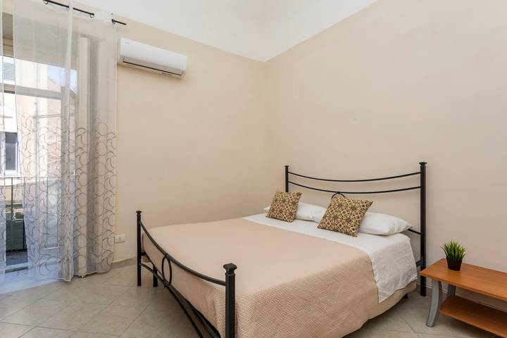 Ganze Wohnung, Apartment 'Agathea' – Helles Eckapartment im Zentrum von Catania für bis zu 7 Personen in Catania, Catania Provinz
