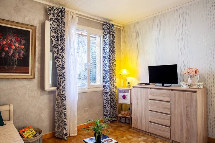 Villa la figounette du soleil – Air-conditioned Apartment with Garden View in Le Revest-les-Eaux, Mediterranean Coast (France)